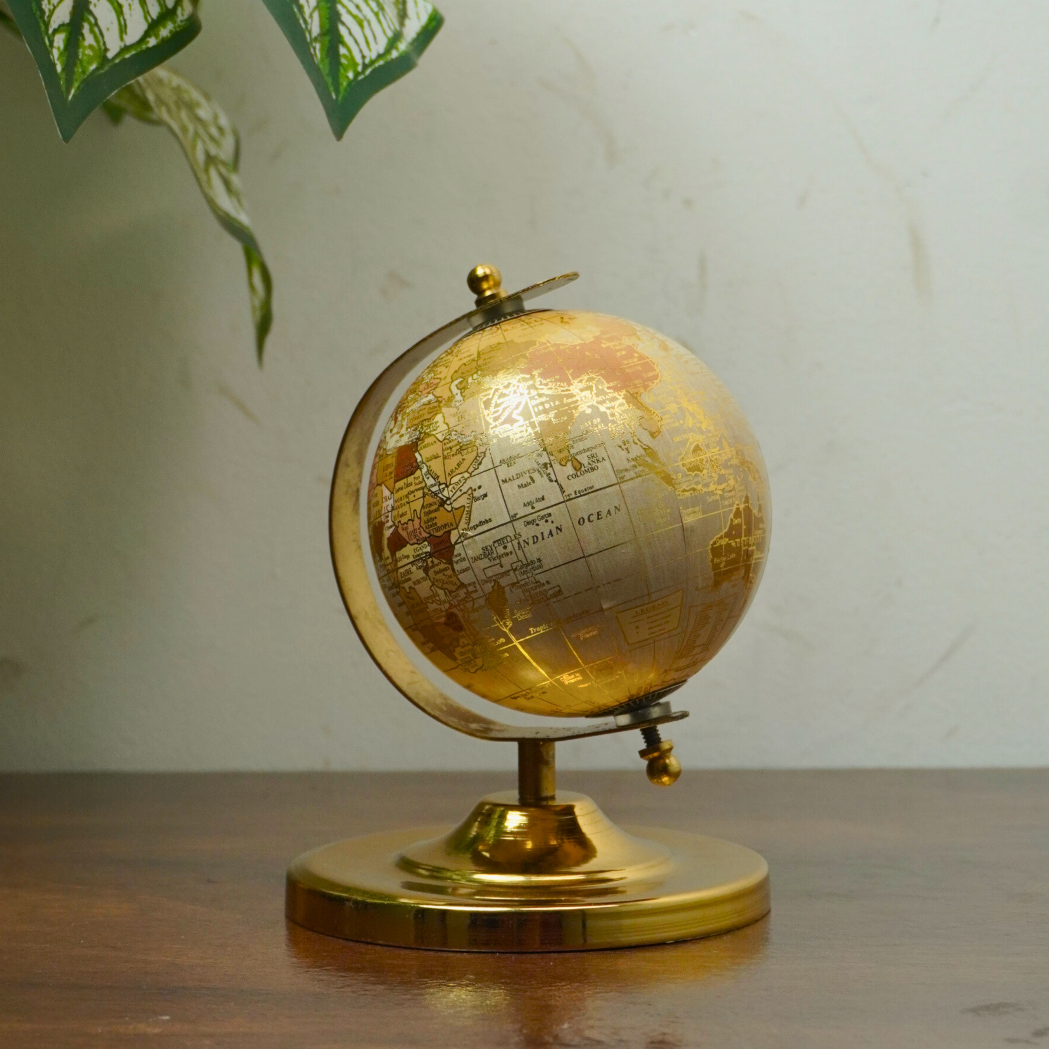 Vastu Golden Globe